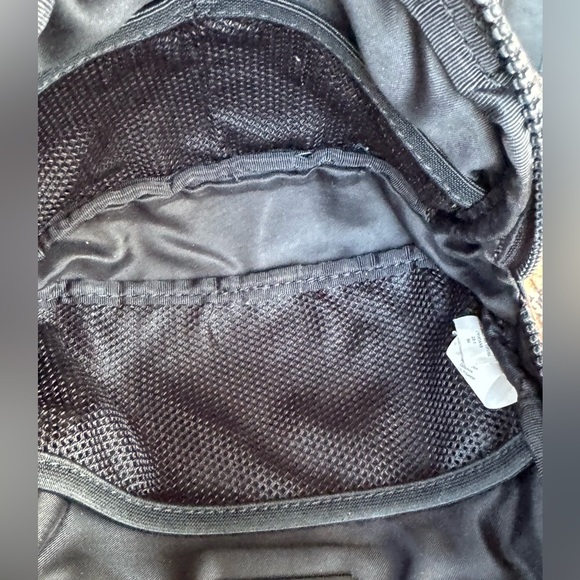 Lululemon Everywhere Belt Bag Balck - Picture 7 of 11